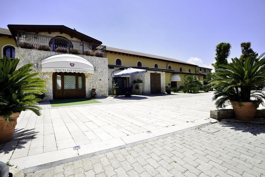 Hotel Tenuta San Francesco Барлета Екстериор снимка